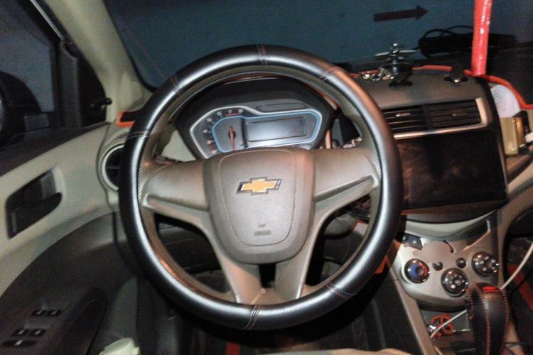 Used Chevrolet Aveo Sonic 2014 Sedan 1.4SL AT Stylish Sunroof Edition Steering Wheel