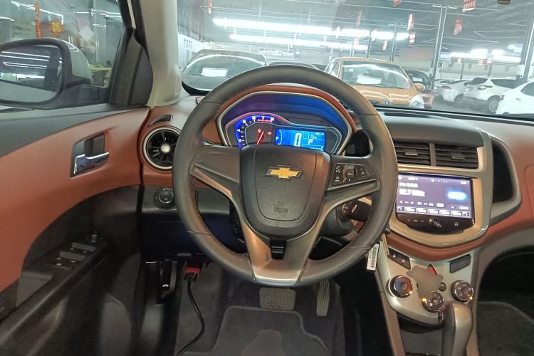 Used Chevrolet Aveo Sonic 2014 Hatchback 1.6 SX AT Fashion Edition Steering Wheel