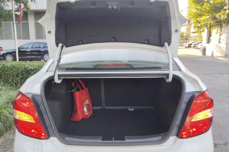 Used Chevrolet Aveo Sonic 2014 Sedan 1.4 SL MT Comfort Edition Trunk