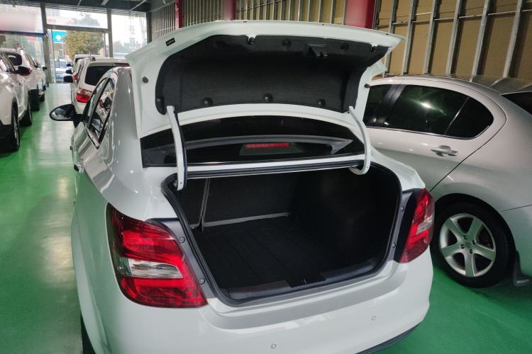 Used Chevrolet Aveo Sonic 2014 Sedan 1.4SL MT Comfort Edition Trunk