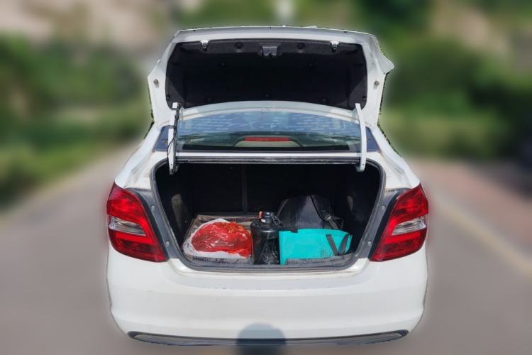 Used Chevrolet Aveo Sonic 2014 Sedan 1.4 SL MT Comfort Edition Trunk