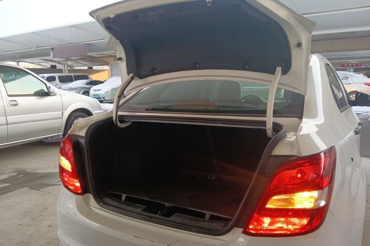 Used Chevrolet Aveo Sonic 2014 Sedan 1.4SL MT Comfort Edition Trunk