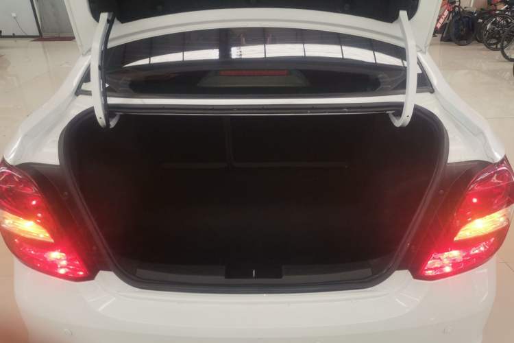 Used Chevrolet Aveo Sonic 2014 Sedan 1.4SL MT Comfort Edition Trunk