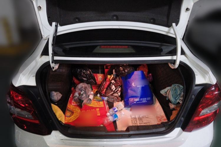 Used Chevrolet Aveo Sonic 2014 Sedan 1.4SL AT Stylish Sunroof Edition Trunk