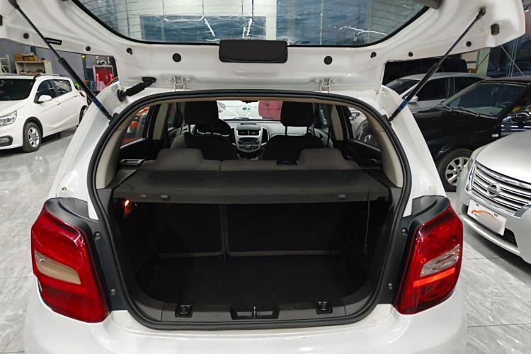 Used Chevrolet Aveo Sonic 2014 Hatchback 1.4SE AT Comfort Edition Trunk