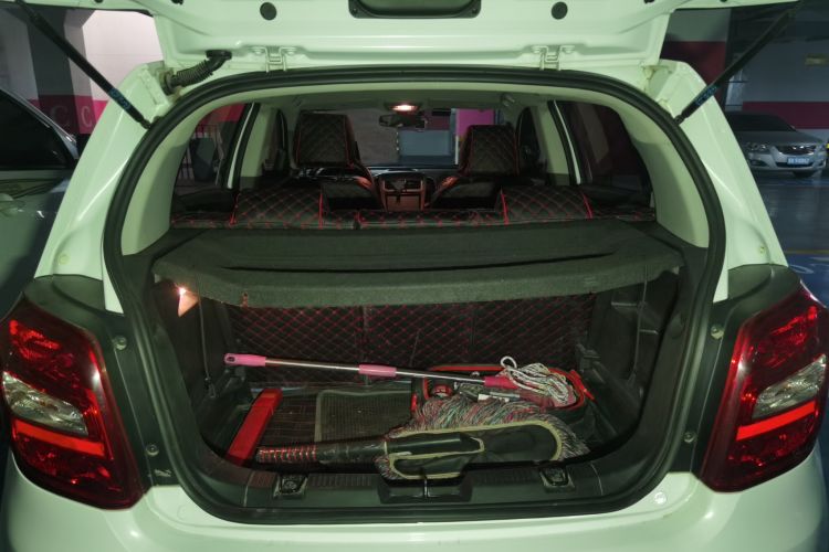 Used Chevrolet Aveo Sonic 2014 Hatchback 1.4SL MT Comfort Edition Trunk