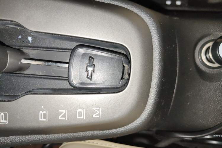 Used Chevrolet Aveo Sonic 2014 Sedan 1.4SL AT Stylish Sunroof Edition Vehicle Key