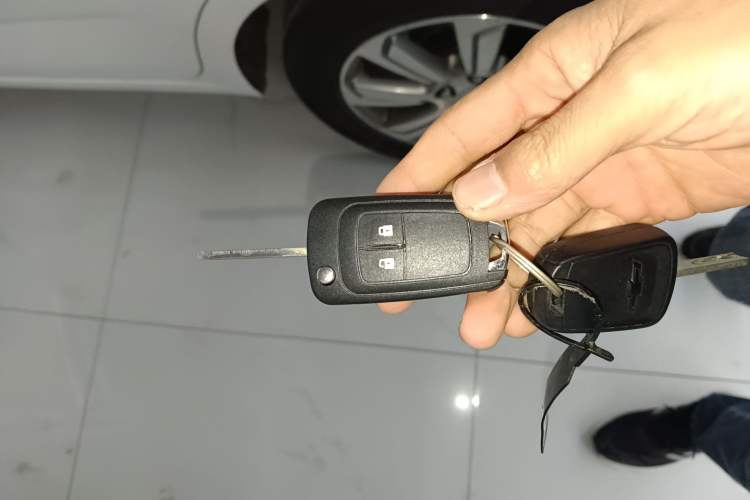 Used Chevrolet Aveo Sonic 2014 Hatchback 1.6 SX AT Fashion Edition Vehicle Key