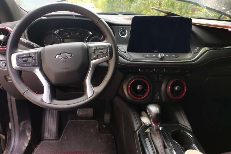 Used Chevrolet Blazer 2020 RS 650T 4x4 7-Seater Hardcore Edition Center Console