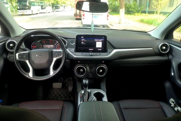Used Chevrolet Blazer 2020 Redline 650T 7-Seater Ting Edition Center Console