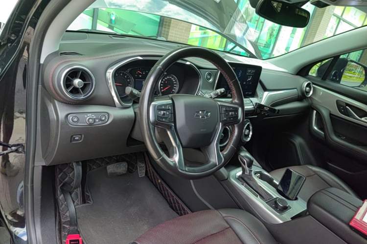 Used Chevrolet Blazer 2020 Redline 650T 7-Seater Ting Edition Center Console