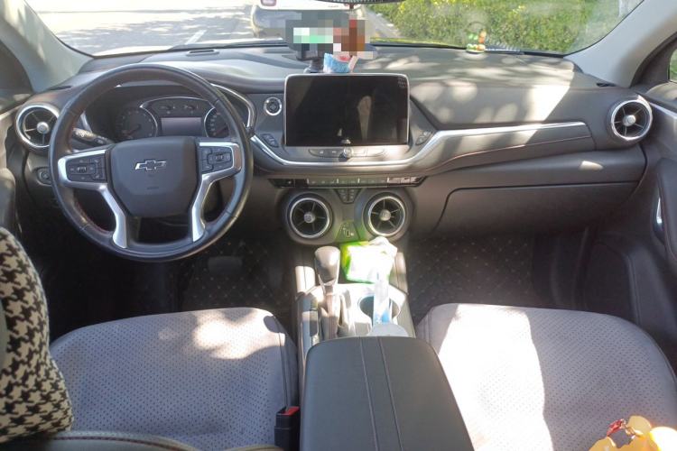 Used Chevrolet Blazer 2020 Redline 650T 7-Seater Ting Edition Center Console