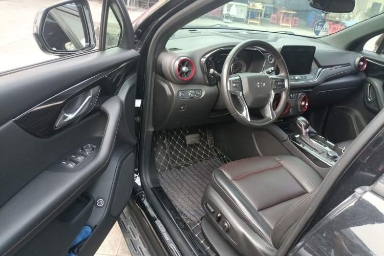 Used Chevrolet Blazer 2020 RS 650T 4x4 7-Seater Hardcore Edition Driver Seat