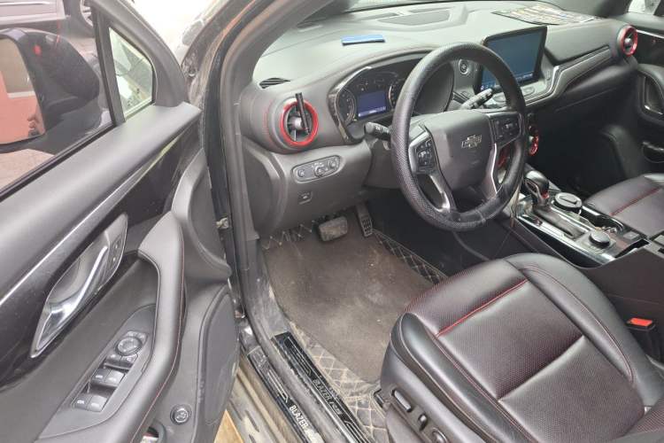 Used Chevrolet Blazer 2020 RS 650T 4x4 7-Seater Hardcore Edition Driver Seat