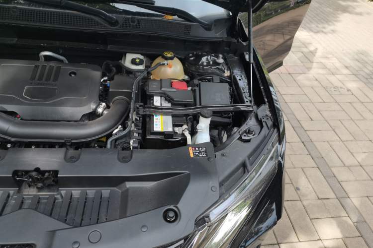Used Chevrolet Blazer 2020 RS 650T 4x4 7-Seater Hardcore Edition Engine Bay Left