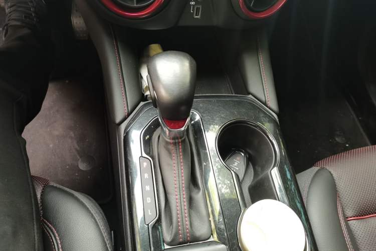 Used Chevrolet Blazer 2020 RS 650T 4x4 7-Seater Hardcore Edition Gear Lever