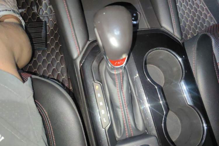 Used Chevrolet Blazer 2020 RS 650T Twin-Clutch All-Wheel Drive 7-Seater Top-Grade Version Gear Lever