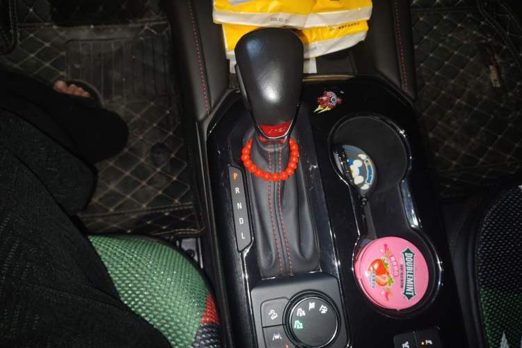 Used Chevrolet Blazer 2020 RS 650T Twin-Clutch All-Wheel Drive 7-Seater Top-Grade Version Gear Lever