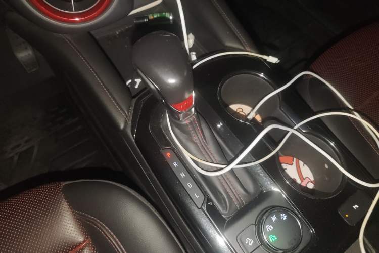Used Chevrolet Blazer 2020 RS 650T 4x4 7-Seater Hardcore Edition Gear Lever