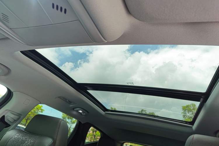 Used Chevrolet Blazer 2020 Redline 650T 7-Seater Ting Edition Headliner