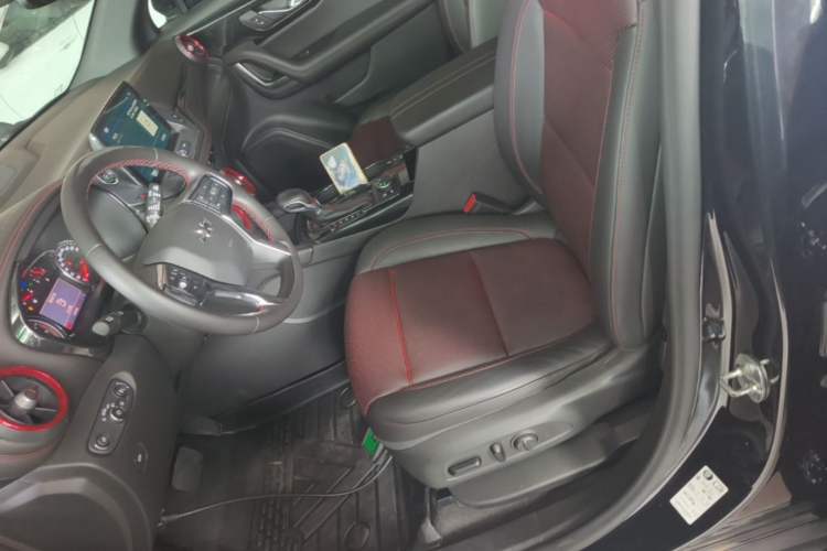 Used Chevrolet Blazer 2020 RS 650T 4x4 7-Seater Hardcore Edition Left Front Seat