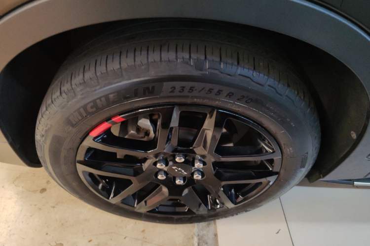 Used Chevrolet Blazer 2020 Redline 650T 7-Seater Ting Edition Left Front Wheel Hub