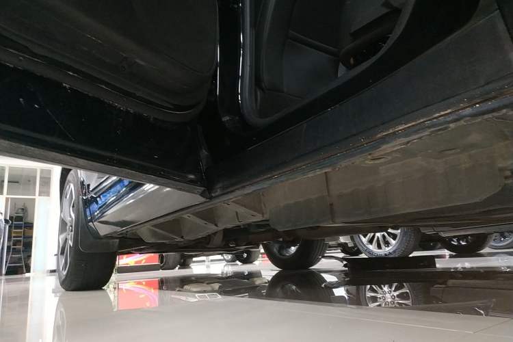 Used Chevrolet Blazer 2020 RS 650T 4x4 7-Seater Hardcore Edition Left Side Sill