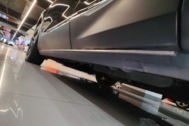 Used Chevrolet Blazer 2020 Redline 650T 7-Seater Ting Edition Left Side Sill