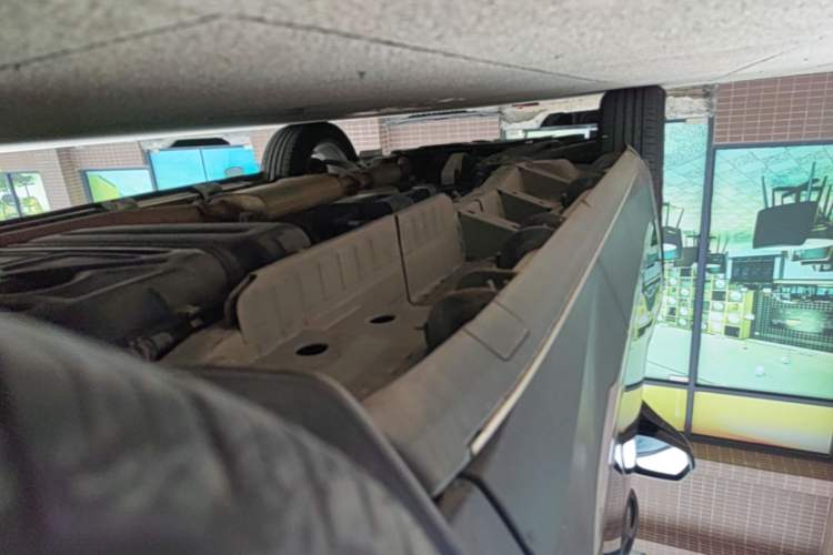 Used Chevrolet Blazer 2020 Redline 650T 7-Seater Ting Edition Left Side Sill