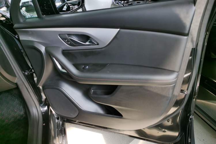 Used Chevrolet Blazer 2020 Redline 650T 7-Seater Ting Edition Right Front Door Interior