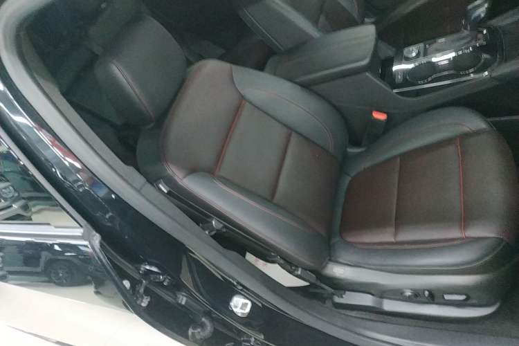 Used Chevrolet Blazer 2020 RS 650T 4x4 7-Seater Hardcore Edition Right Front Seat