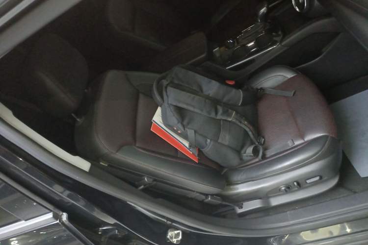 Used Chevrolet Blazer 2020 Redline 650T 7-Seater Ting Edition Right Front Seat