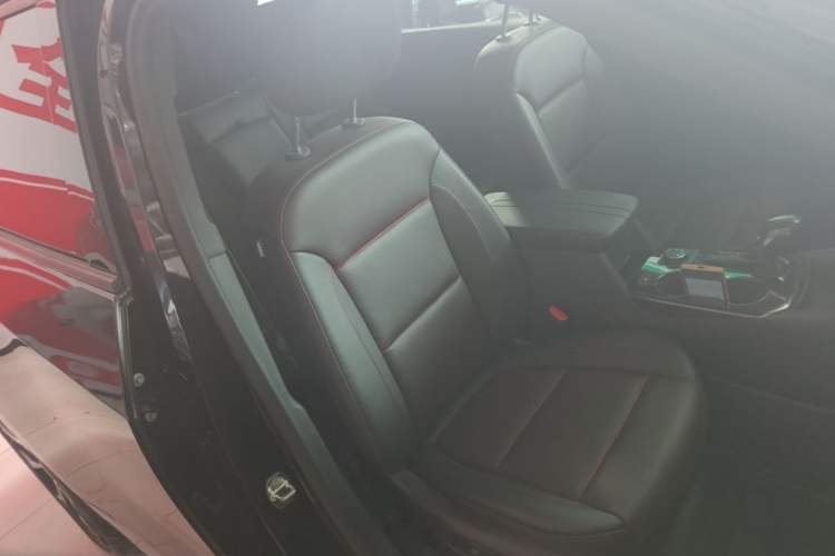 Used Chevrolet Blazer 2020 RS 650T 4x4 7-Seater Hardcore Edition Right Front Seat
