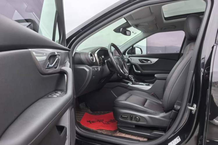 Used Chevrolet Blazer 2020 Redline 650T 7-Seater Ting Edition Right Front Seat