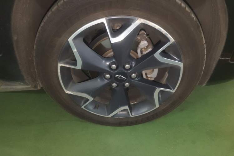 Used Chevrolet Blazer 2020 RS 650T 4x4 7-Seater Hardcore Edition Right Front Wheel Hub