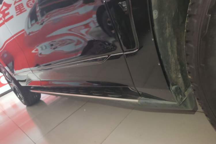 Used Chevrolet Blazer 2020 RS 650T 4x4 7-Seater Hardcore Edition Right Side Sill