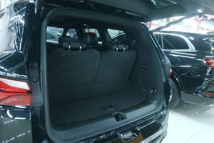 Used Chevrolet Blazer 2020 RS 650T 4x4 7-Seater Hardcore Edition Trunk