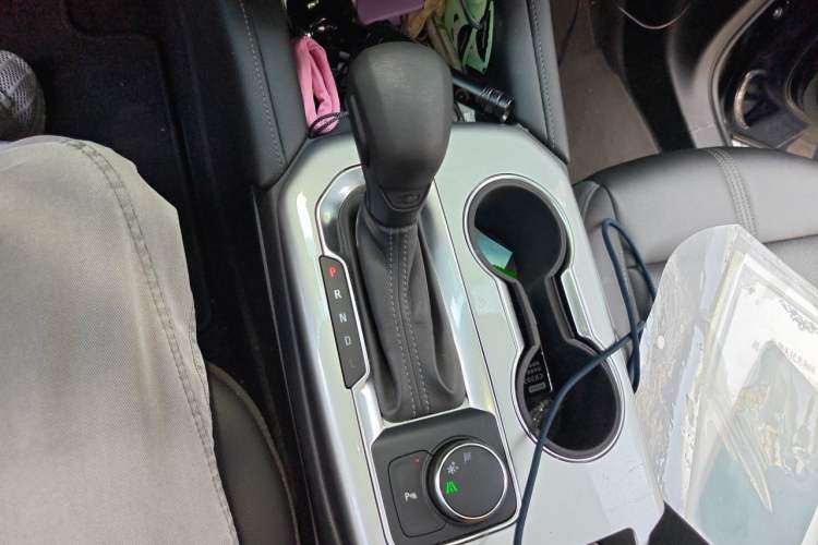 Used Chevrolet Blazer 2020 650T 7-Seater Luxury Edition Gear Lever