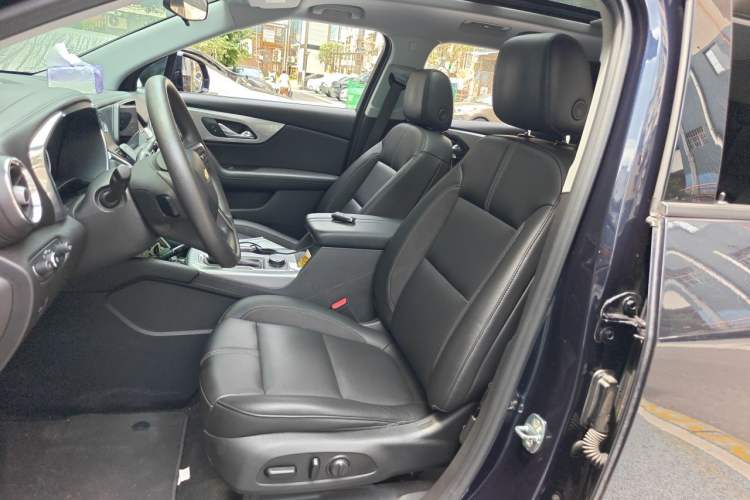 Used Chevrolet Blazer 2020 650T 7-Seater Luxury Edition Left Front Seat