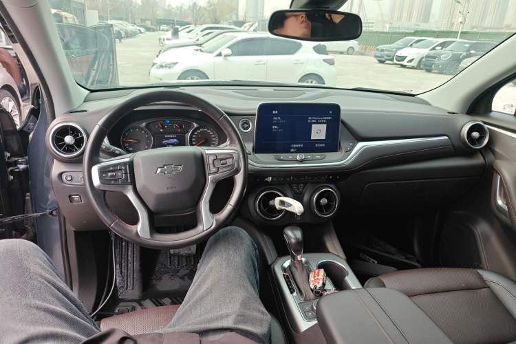 Used Chevrolet Blazer 2020 Redline 650T 7-Seater Ting Edition Center Console