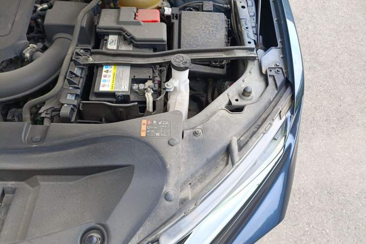Used Chevrolet Blazer 2020 RS 650T 4x4 7-Seater Hardcore Edition Engine Bay Left
