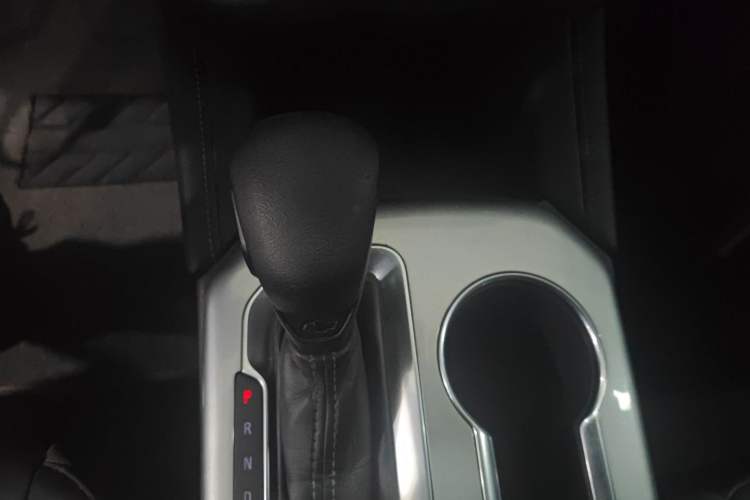 Used Chevrolet Blazer 2020 650T 7-Seater Luxury Edition Gear Lever