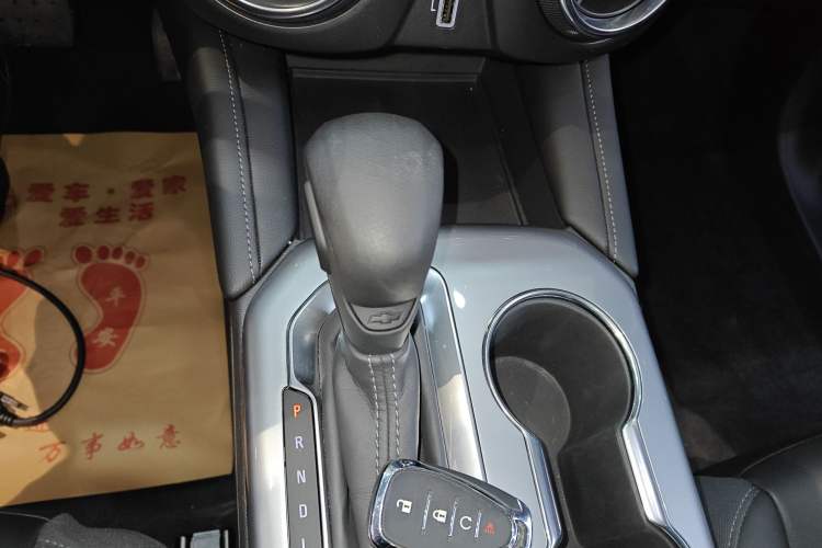 Used Chevrolet Blazer 2020 650T 7-Seater Luxury Edition Gear Lever