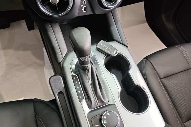 Used Chevrolet Blazer 2020 650T 7-Seater Luxury Edition Gear Lever