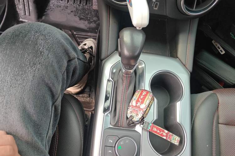 Used Chevrolet Blazer 2020 Redline 650T 7-Seater Ting Edition Gear Lever