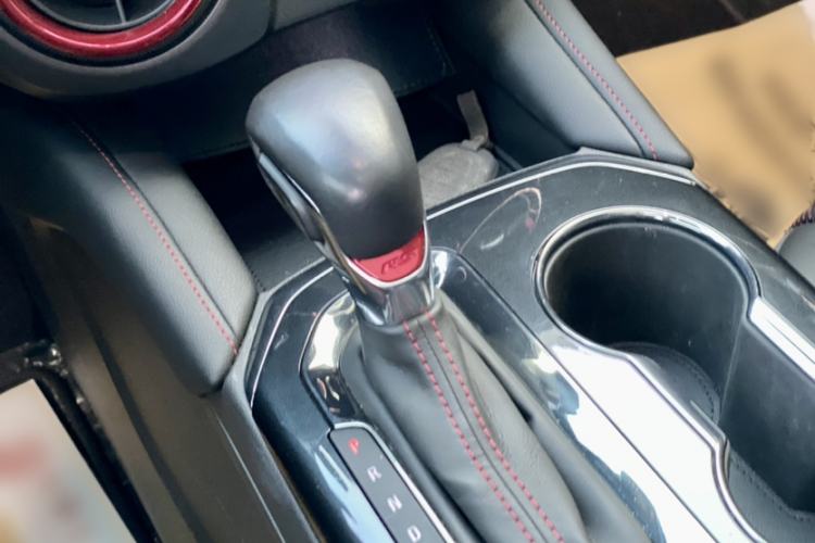 Used Chevrolet Blazer 2020 RS 650T 4x4 7-Seater Hardcore Edition Gear Lever