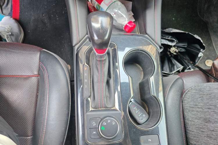 Used Chevrolet Blazer 2020 RS 650T 4x4 7-Seater Hardcore Edition Gear Lever