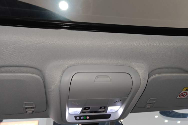 Used Chevrolet Blazer 2020 650T 7-Seater Luxury Edition Headliner