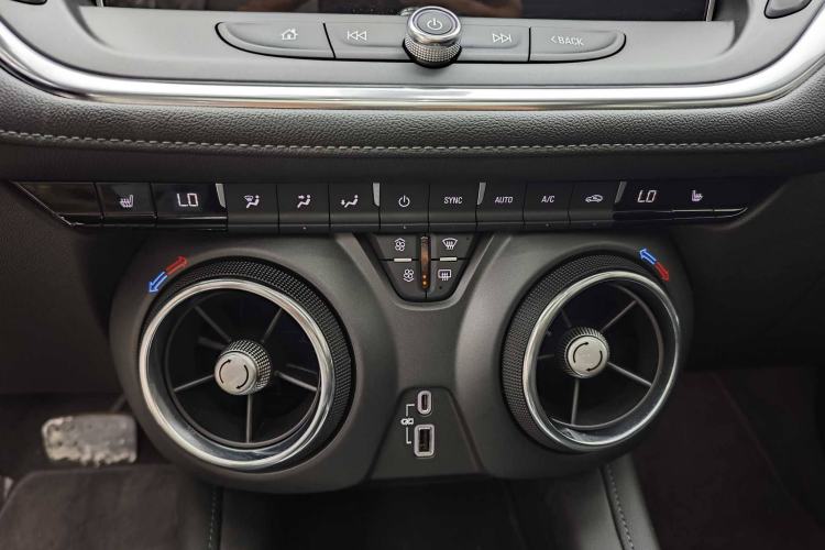 Used Chevrolet Blazer 2020 650T 7-Seater WEI Version Interior 5