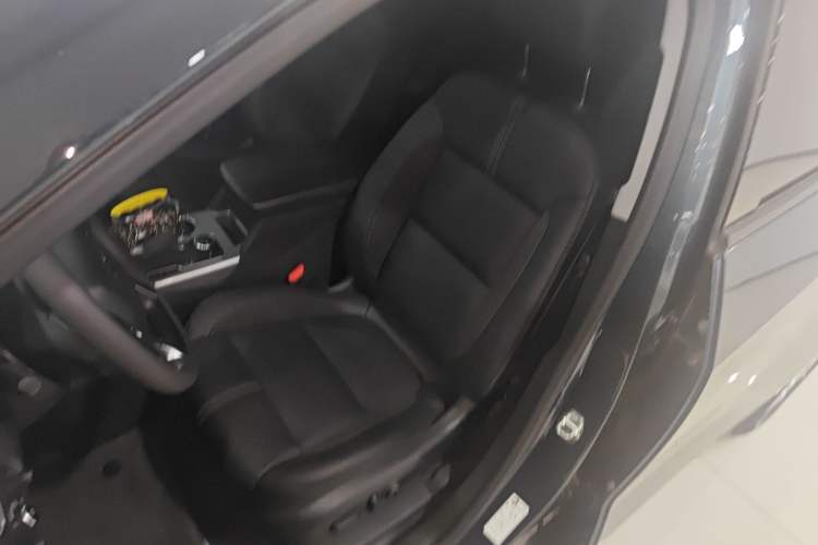 Used Chevrolet Blazer 2020 650T 7-Seater Luxury Edition Left Front Seat